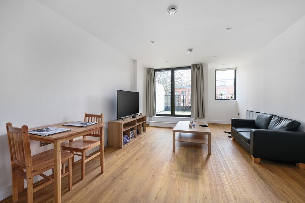 Property photo 2 of 7 Living Space