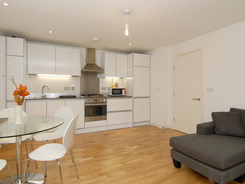 Property photo 3 of 6 Kitchen