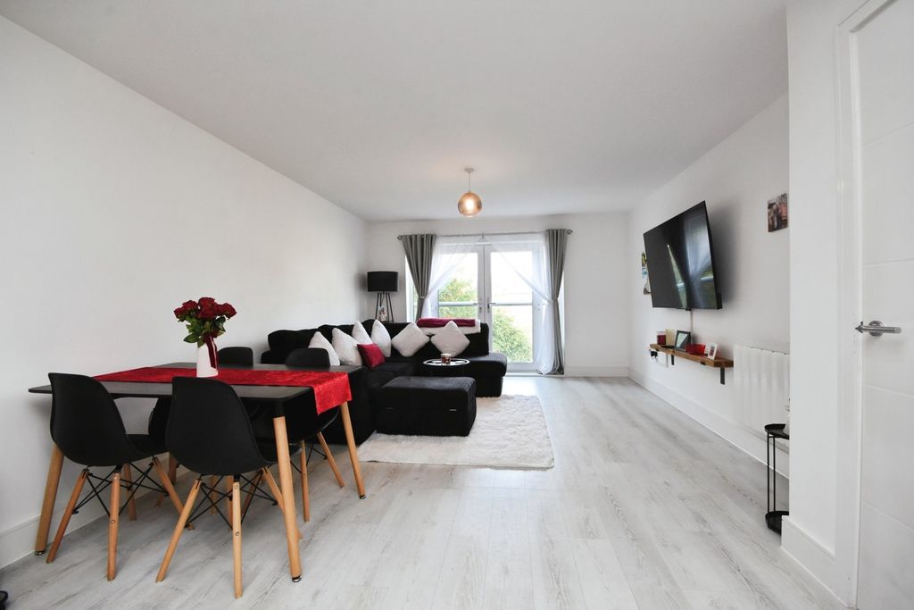 Property photo 3 of 15 Open Plan