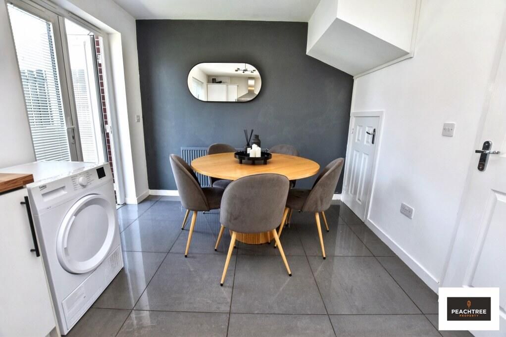 Property photo 3 of 20 Dining Room