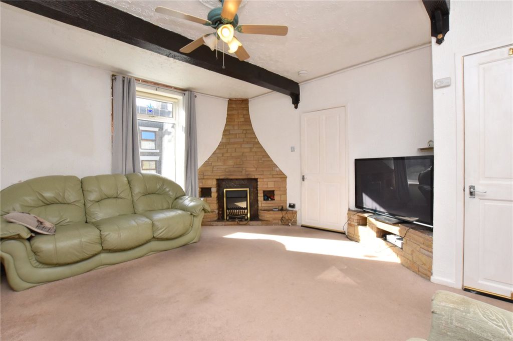 Property photo 2 of 22 Lounge
