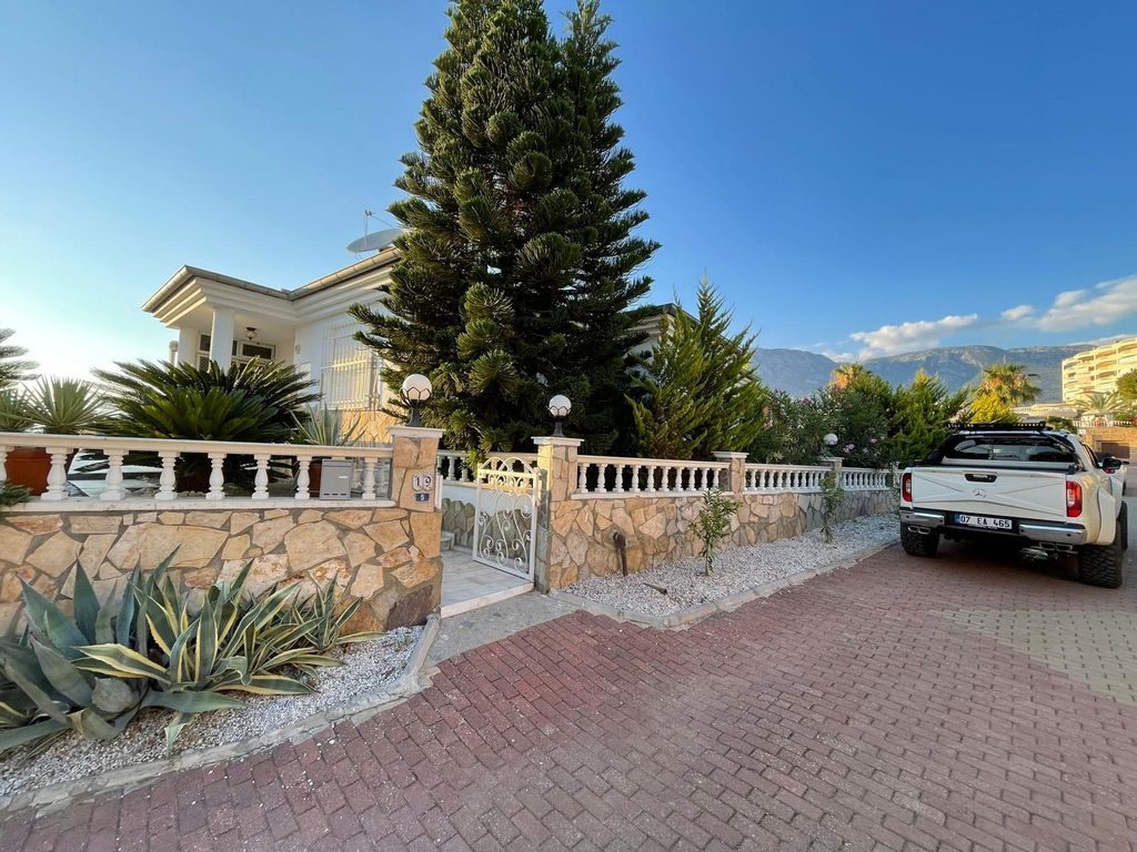 Property photo 2 of 38