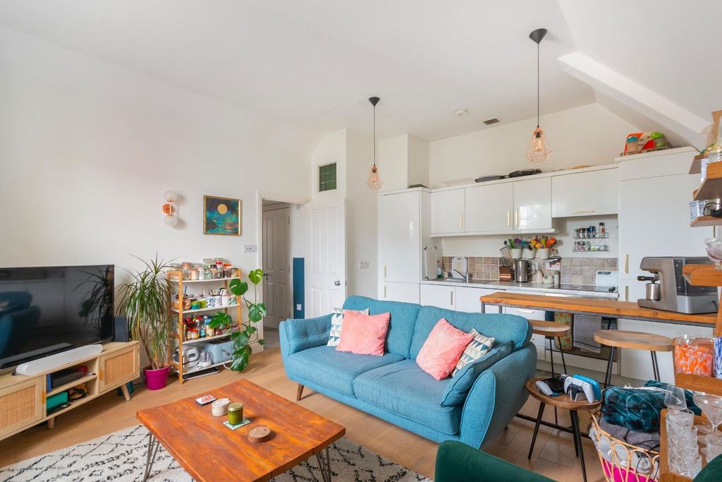 Property photo 3 of 19 Fk8Hrd - Reception C.Jpg