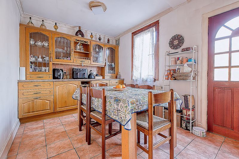 Property photo 3 of 20 Kitchen