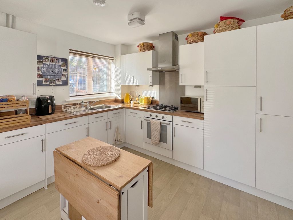 Property photo 3 of 10 5567813