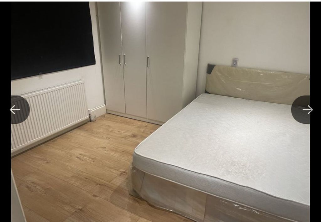 Property photo 1 of 7 Ensuite Room Close To Ilford Station - Â£950 Pcm