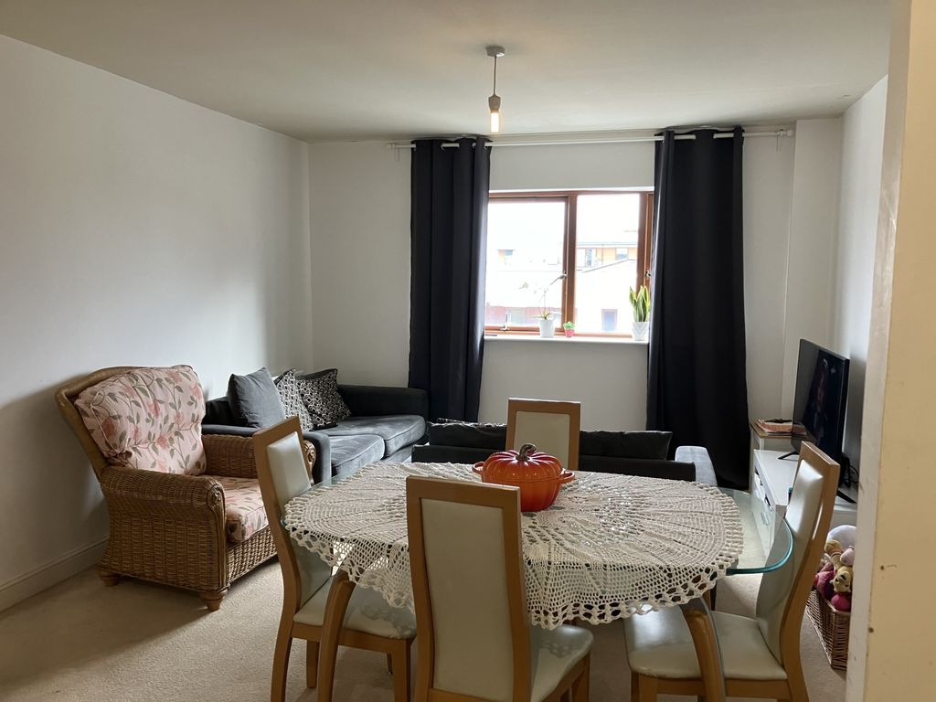 Property photo 3 of 7 Living Room