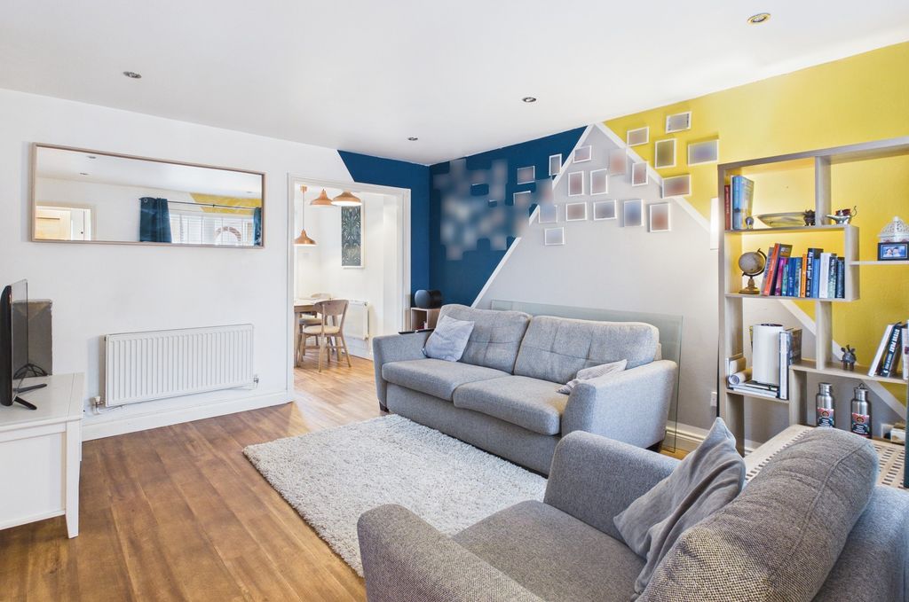 Property photo 2 of 17 Cam02519G0-Pr0387-Still004