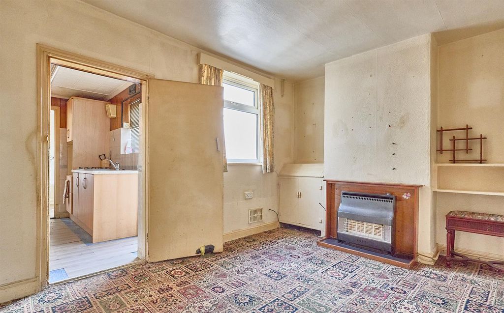 Property photo 3 of 11 Dining Room