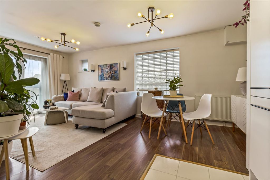 Property photo 3 of 14 4 Anson House-007.Jpg