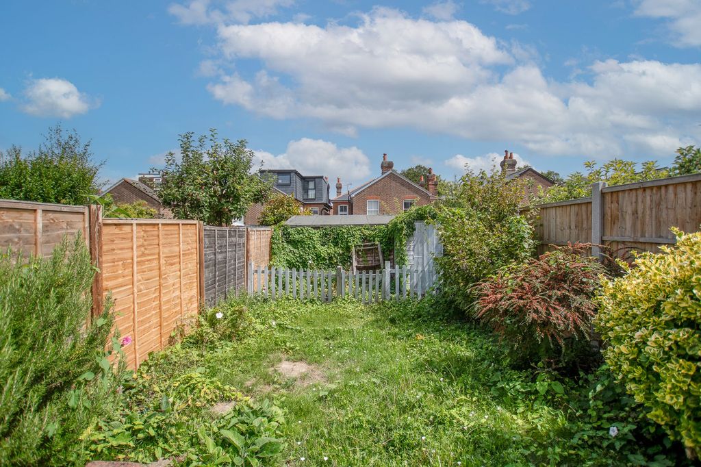Property photo 2 of 8 Garden