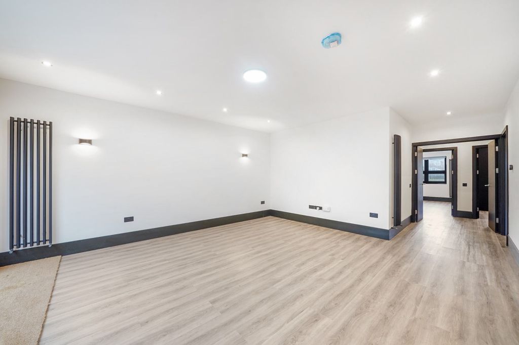 Property photo 2 of 20 Gallery