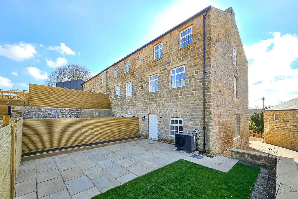 Property photo 2 of 27