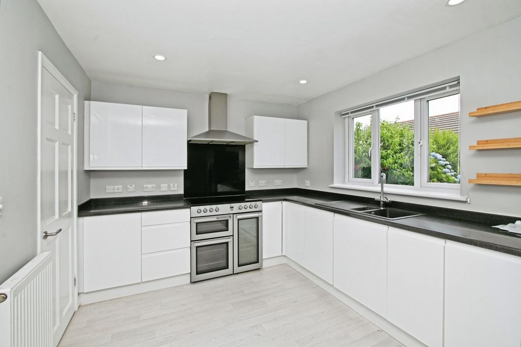 Property photo 3 of 15 Kitchen