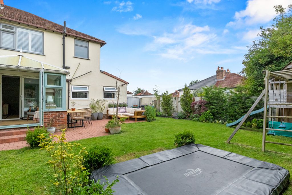 Property photo 2 of 32