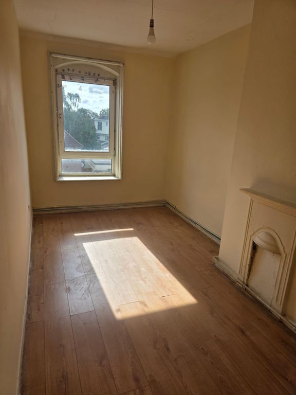 Property photo 1 of 13 Bedroom