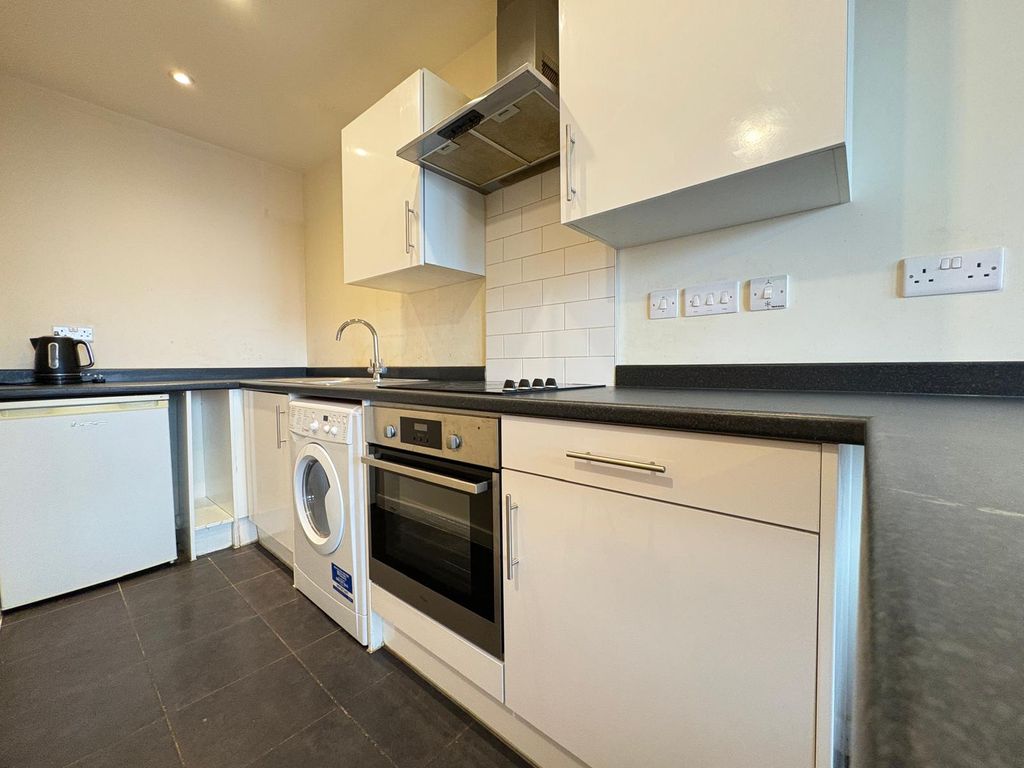 Property photo 3 of 4 Kitchen