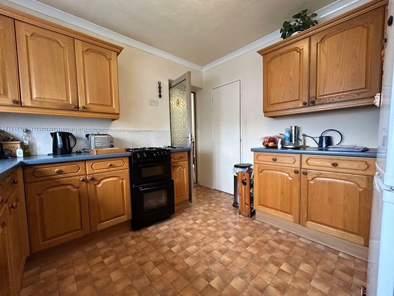 Property photo 3 of 11 Kitchen