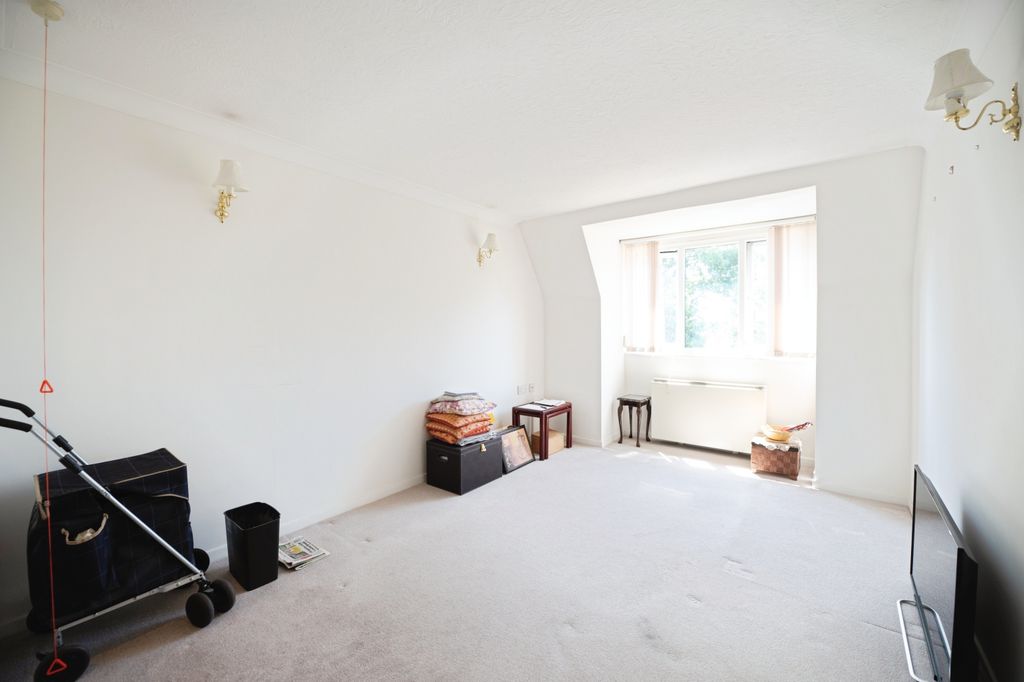 Property photo 1 of 13 Lounge