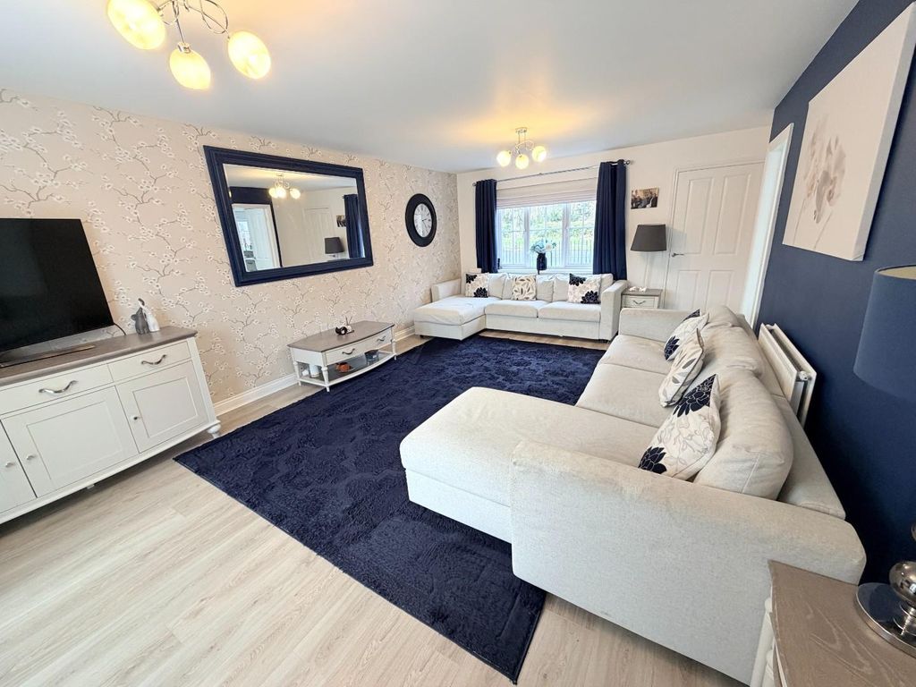 Property photo 3 of 25 Lounge