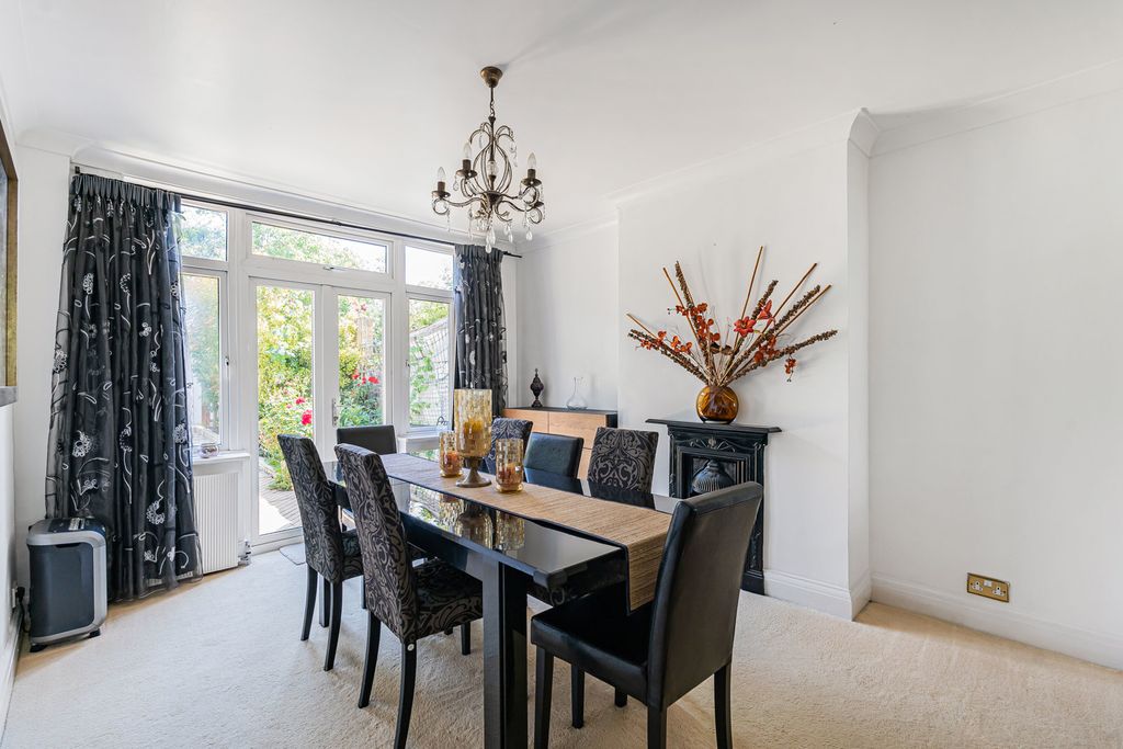 Property photo 3 of 18 Dining Room