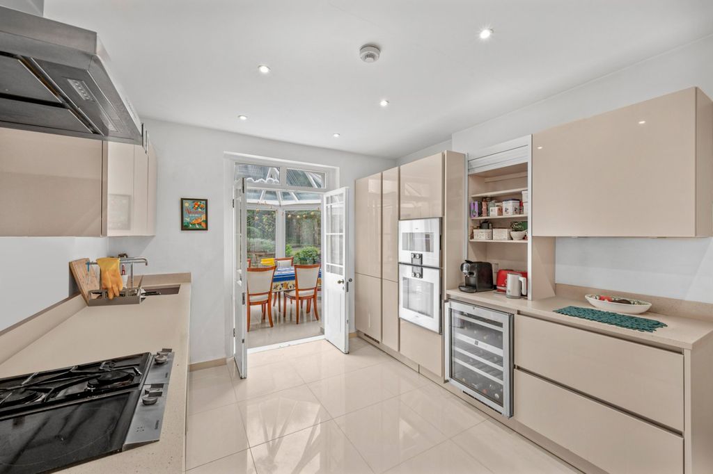 Property photo 3 of 15