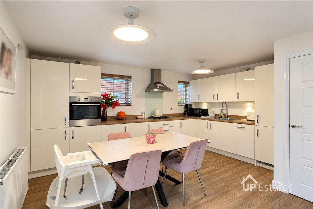 Property photo 3 of 15 Kitchen