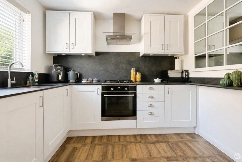 Property photo 3 of 12 Kitchen