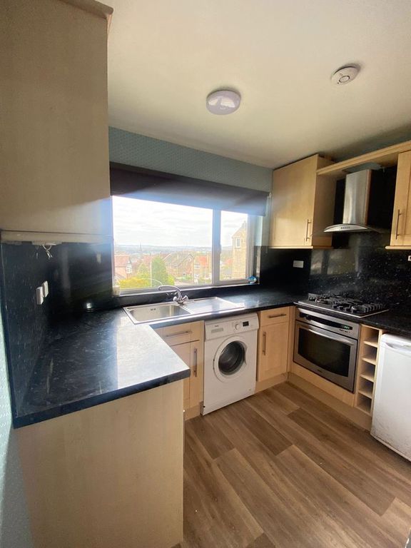 Property photo 1 of 8 Photo 7