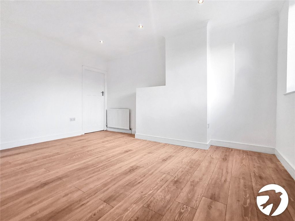 Property photo 3 of 11 Picture No. 10