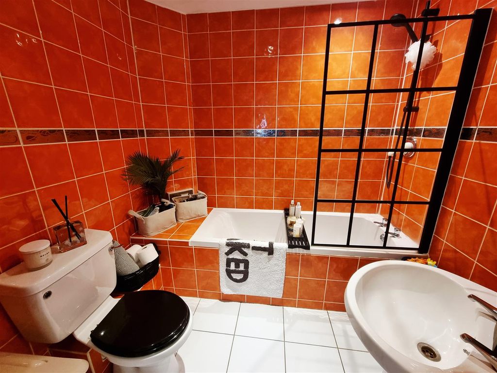 Additional image 4 of 2 bed flat for saleWestern Road, Launceston PL15