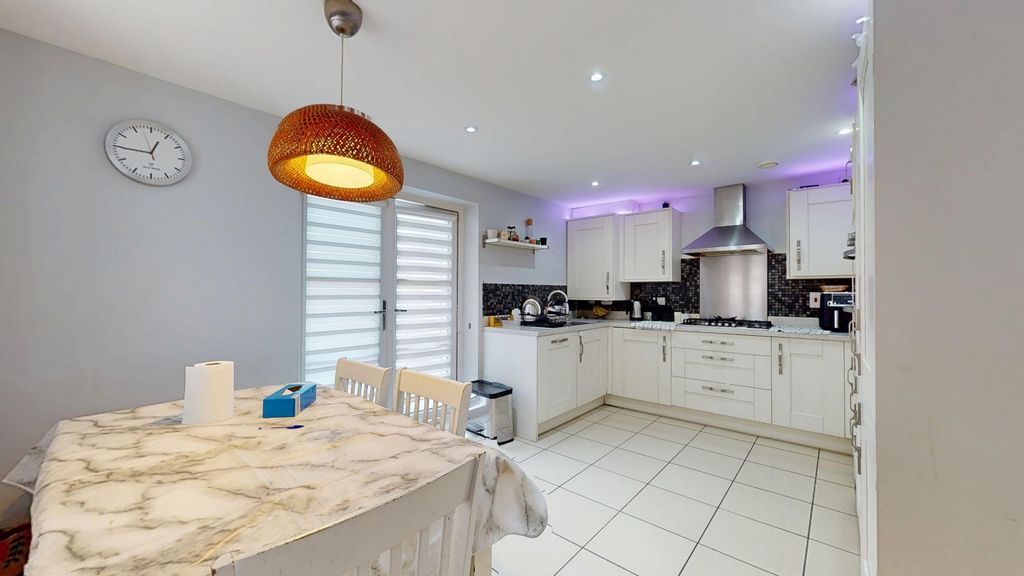 Property photo 2 of 14 Kitchen/Dining Room