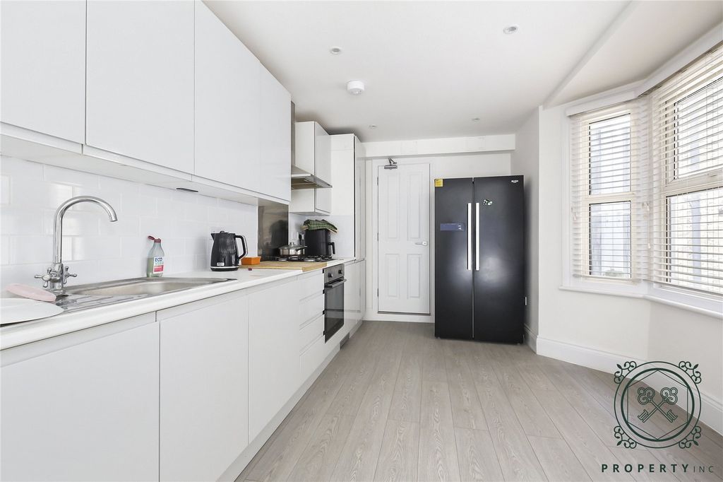 Property photo 3 of 12 Kitchen
