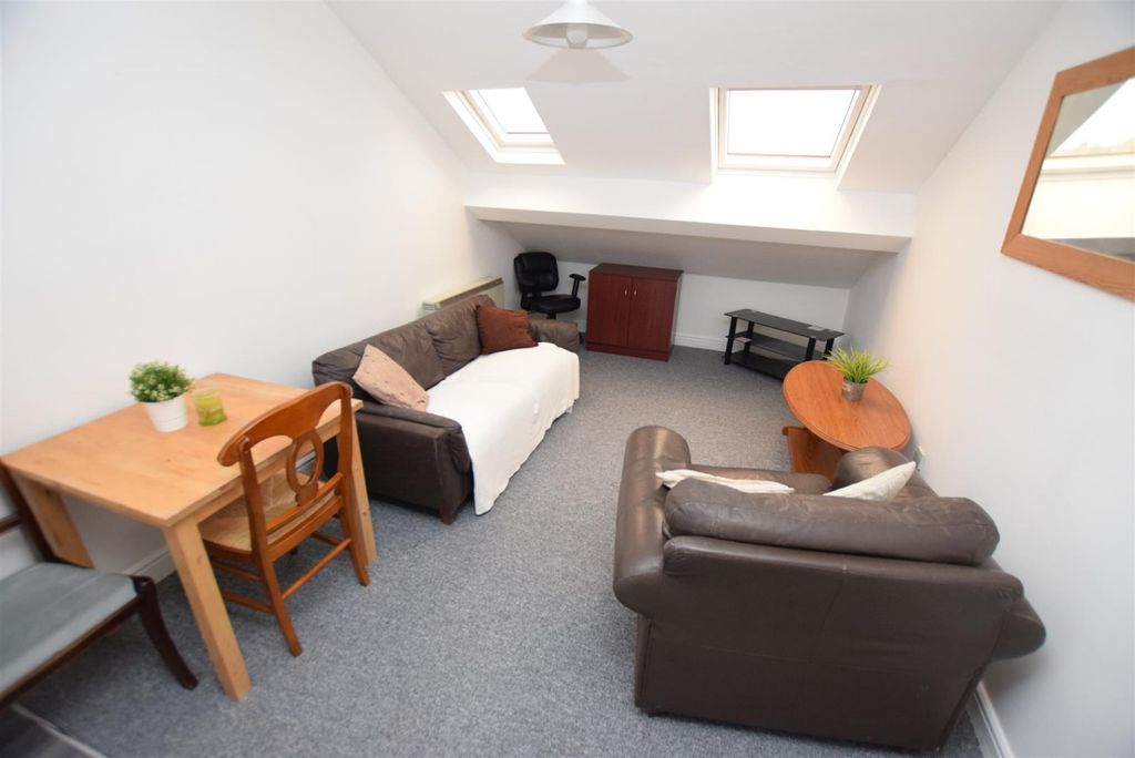 Property photo 2 of 7 1774073