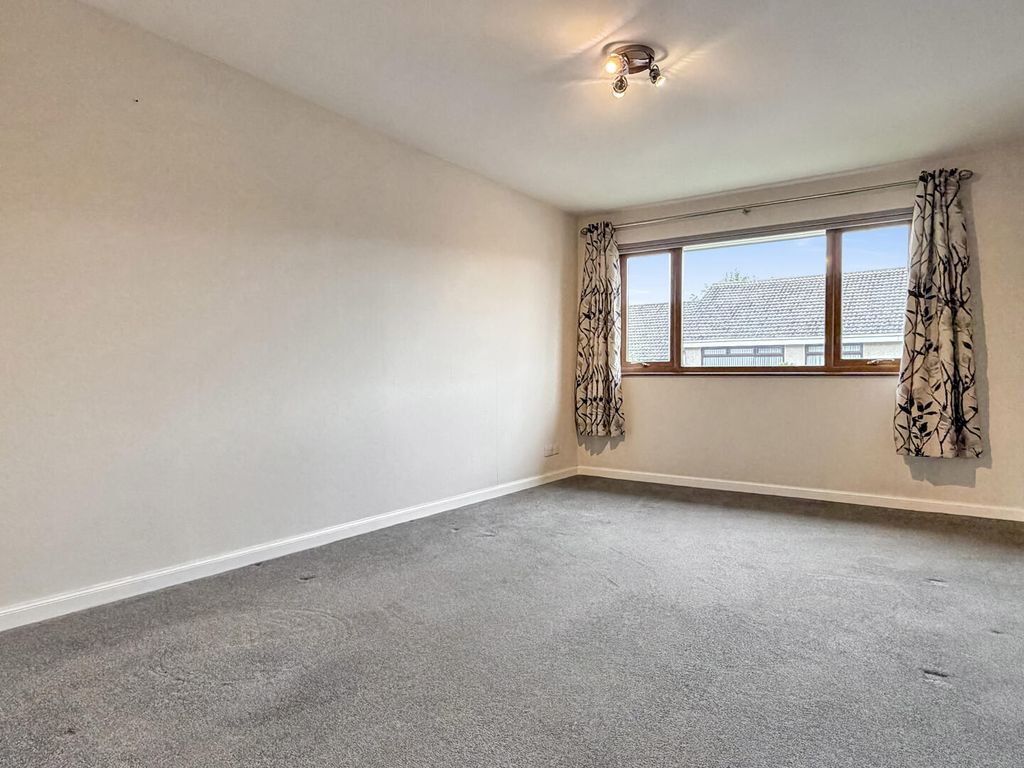 Property photo 3 of 19 Living Room