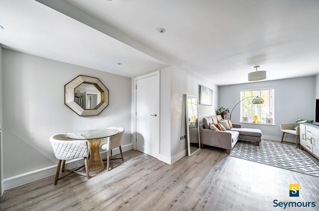 Property photo 3 of 17 Living/Dining