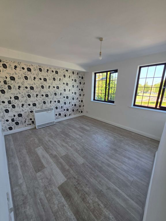 Property photo 3 of 13 Gallery