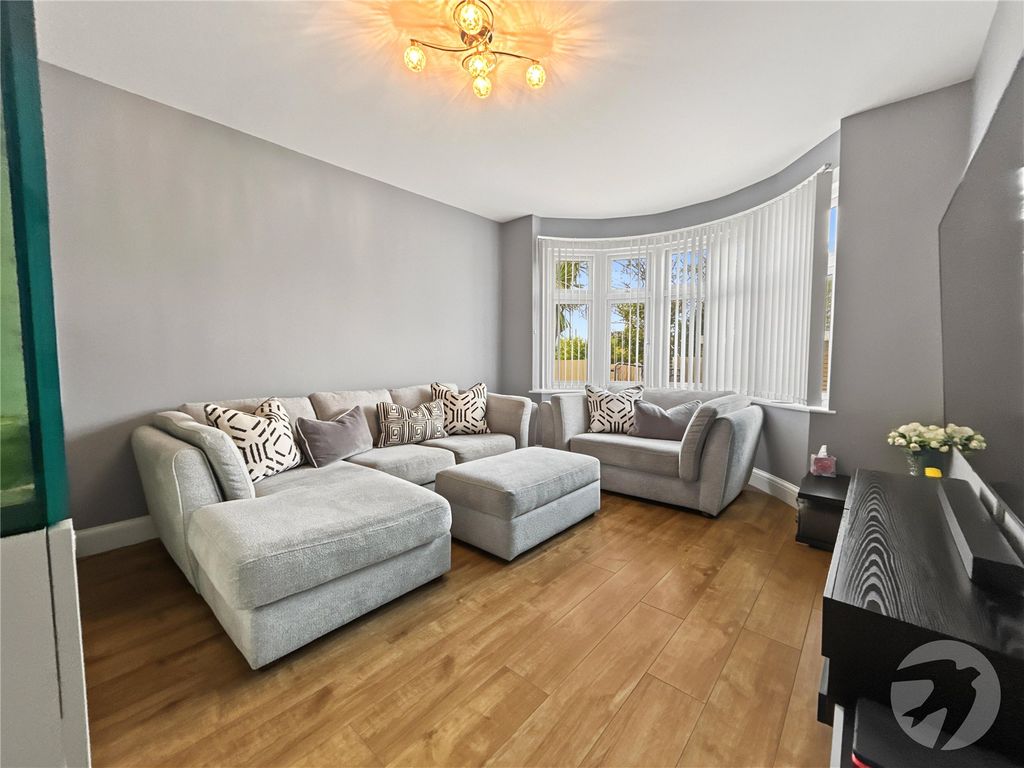 Property photo 2 of 31 Picture No. 12