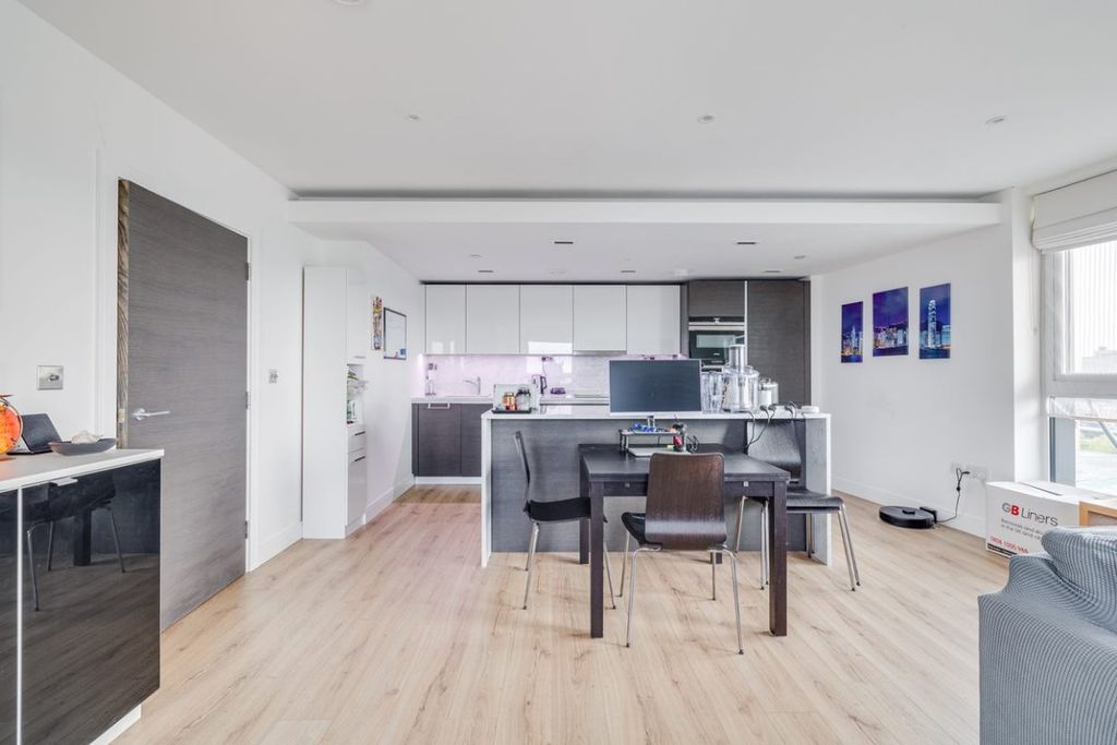 Property photo 3 of 10 Dining Area