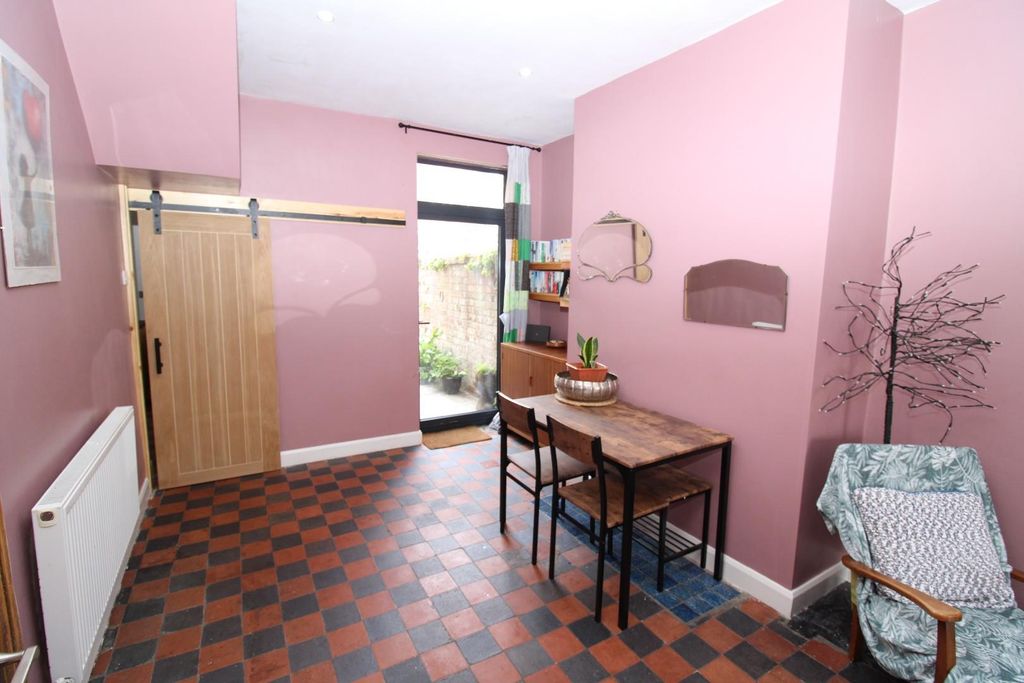 Property photo 3 of 10 Dining Area