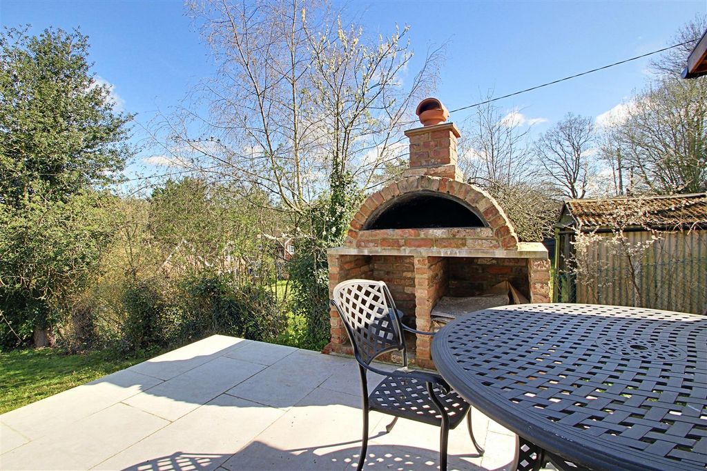 Property photo 3 of 17 BBQ.Jpg