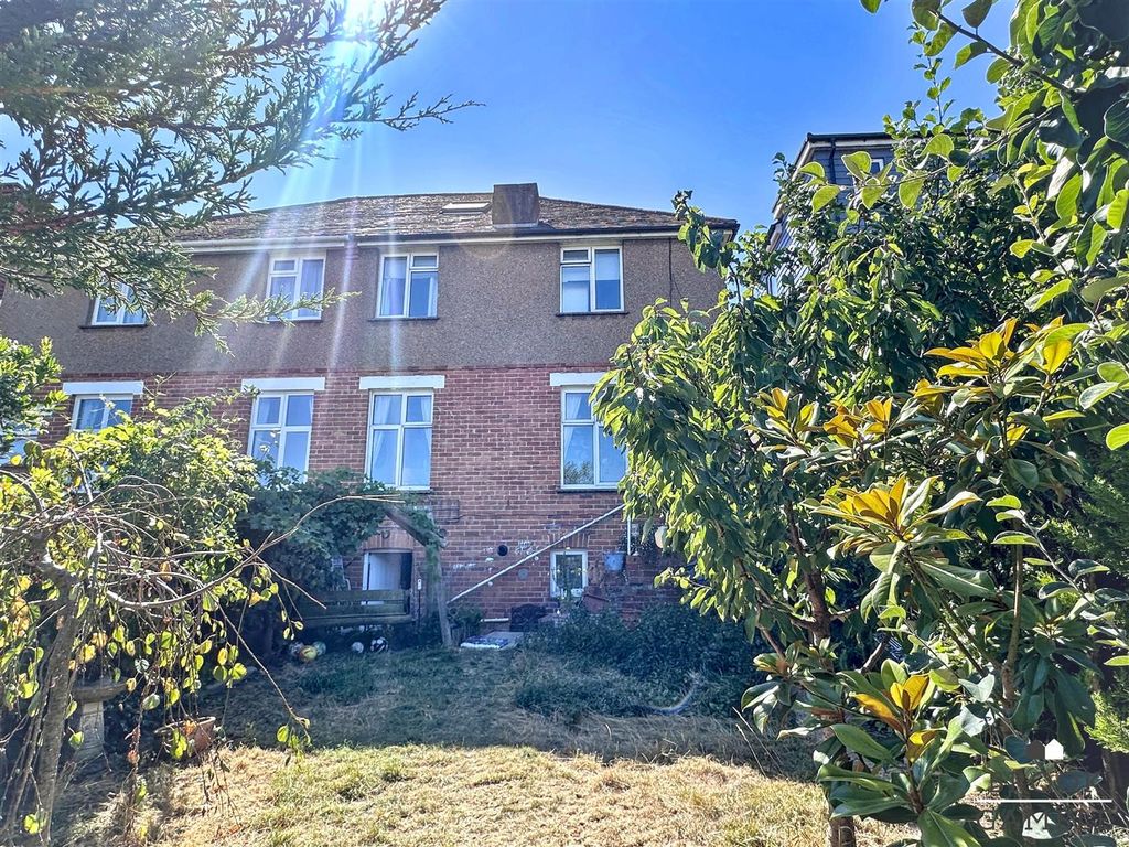 Property photo 2 of 31 01323 438506