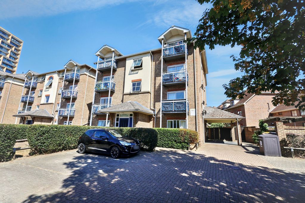Property photo 2 of 12 10 Copland Road, Wembley Ha0 4Yh