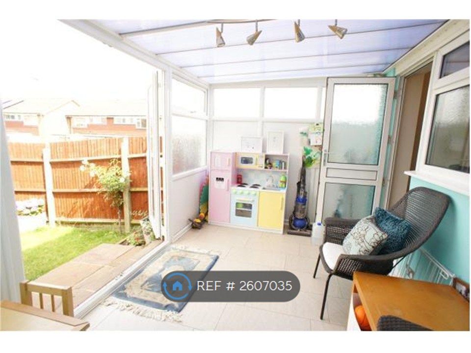 Property photo 3 of 8 Conservatory