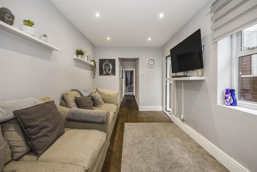 Property photo 3 of 12 8