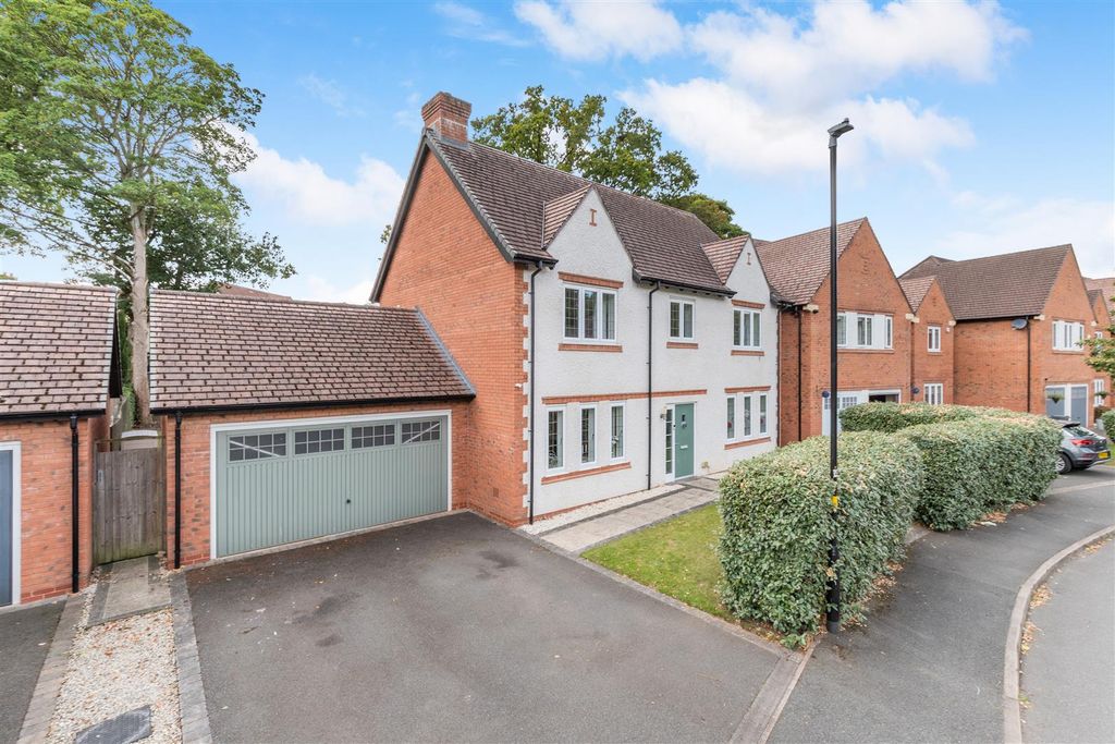 Property photo 1 of 34 8662819-Exterior16.Jpg