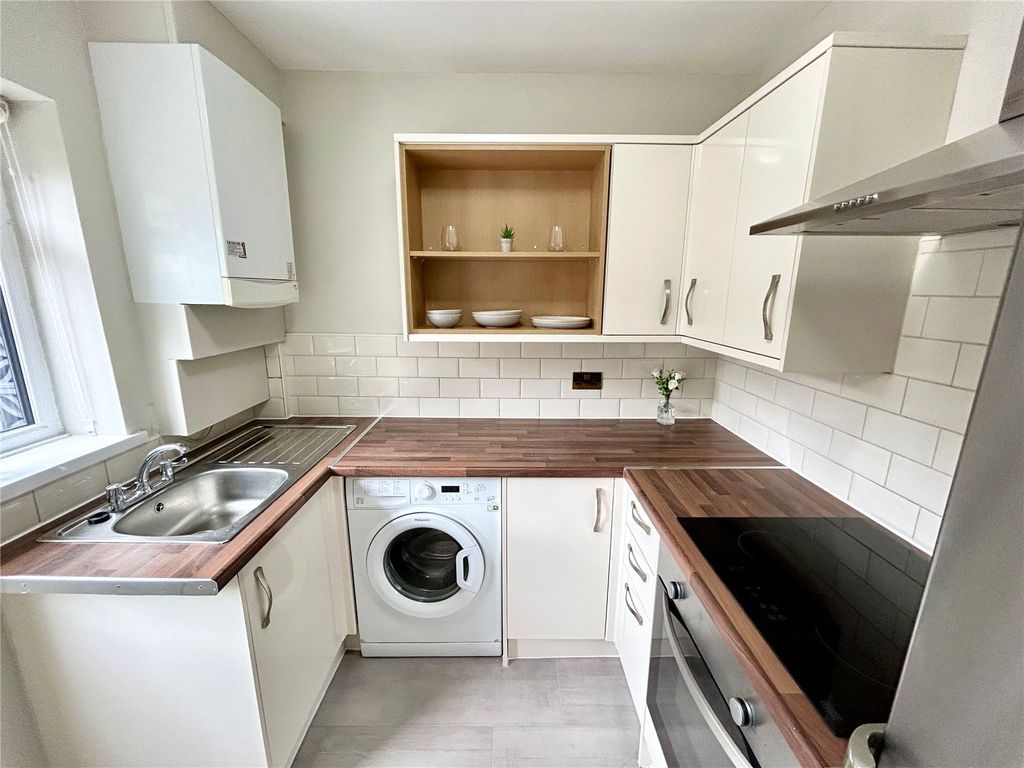 Property photo 2 of 11 Kitchen