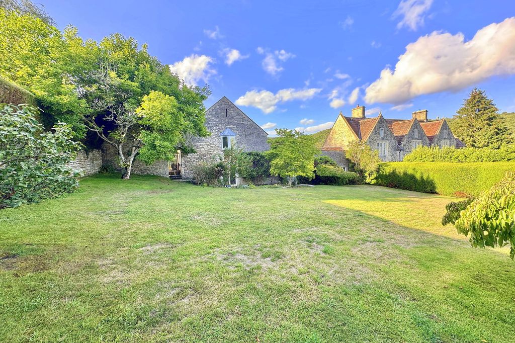 Property photo 2 of 19