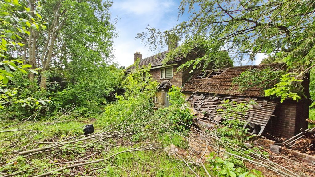 Property photo 3 of 9 C6E29Ef3-20260518_140823