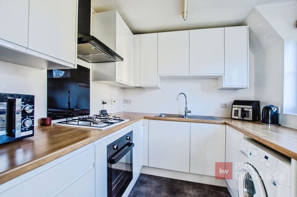 Property photo 3 of 9